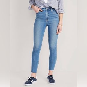 Extra High-Waisted Rockstar 360° Stretch Super-Skinny Cut-Off Ankle Jeans